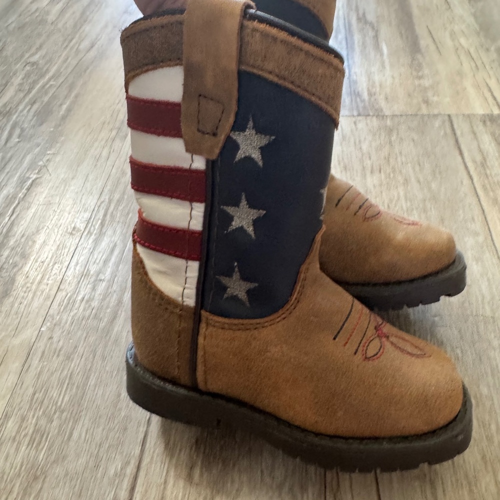 Smoky Mtn toddler boots size 4